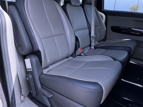 Used 2016 Kia Sedona EX FWD image 19