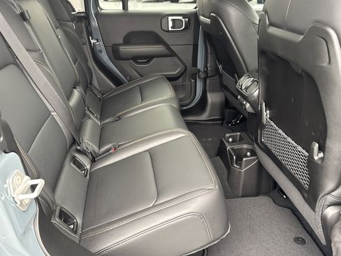 New 2025 Jeep Gladiator High Tide image 16