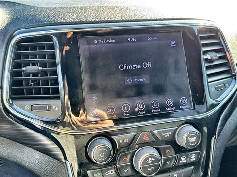 Used 2019 Jeep Grand Cherokee Altitude image 19