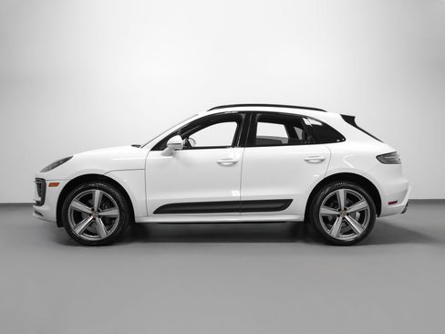 Certified 2023 Porsche Macan image 2