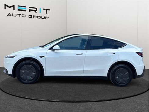 Used 2026 Tesla Model Y 2WD image 5