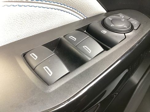 Used 2025 Chevrolet Trax LT w/ LT Convenience Package FWD image 24