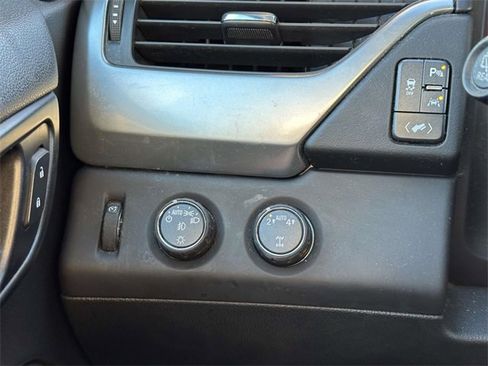 Used 2017 Chevrolet Suburban LT w/ LT Signature Package image 13