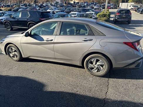 Used 2024 Hyundai Elantra SE image 8