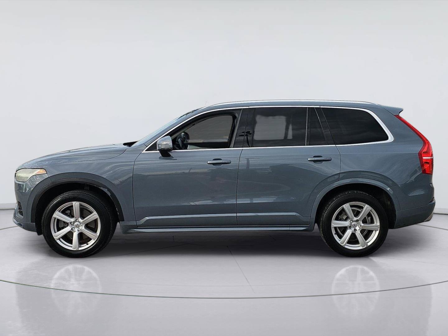 Used 2021 Volvo XC90 T5 Momentum w/ Climate Package FWD image 2
