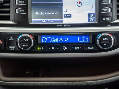 Used 2015 Toyota Highlander XLE FWD image 26