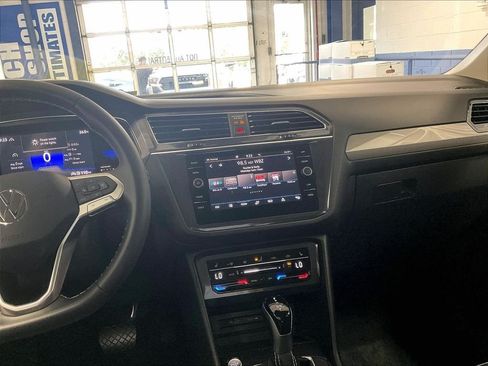 Used 2023 Volkswagen Tiguan SE AWD/4WD image 18