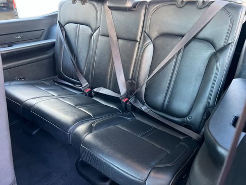 Used 2024 Jeep Wagoneer Series II w/ Flexible Seating Group image 15