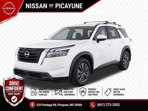 Used 2022 Nissan Pathfinder SV FWD image 1