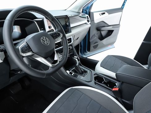 New 2026 Volkswagen Taos SE FWD image 19
