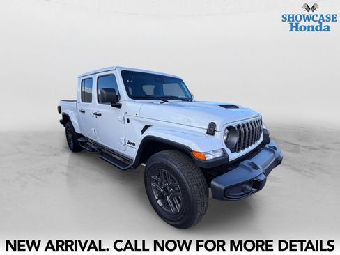 Used 2025 Jeep Gladiator Sport AWD/4WD image 6