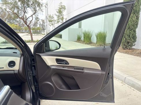 Used 2016 Chevrolet Cruze LT FWD image 13