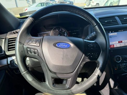 Used 2019 Ford Explorer XLT w/ Equipment Group 202A AWD/4WD image 9
