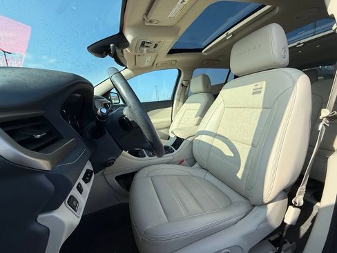 Used 2021 GMC Acadia Denali w/ Denali Technology Package FWD image 23
