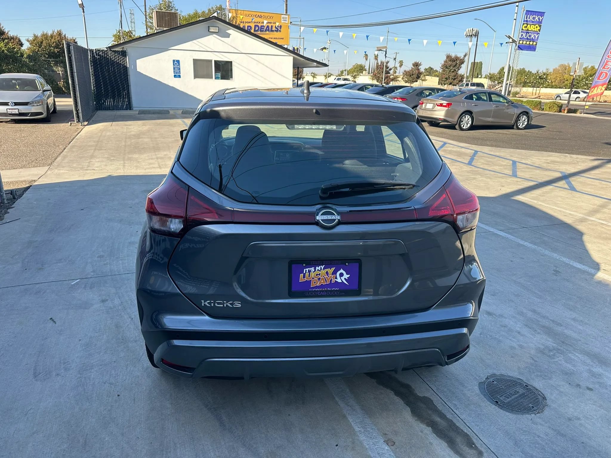 Used 2023 Nissan Kicks S FWD image 7