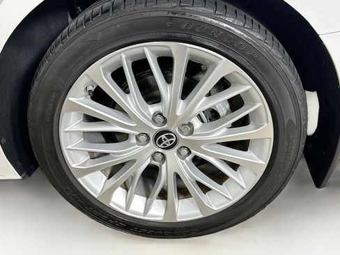 Used 2018 Toyota Camry XLE image 11