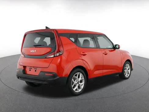Used 2025 Kia Soul LX w/ LX Technology Package FWD image 9