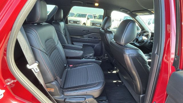 Used 2025 Nissan Pathfinder Rock Creek AWD/4WD image 13