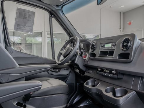 Used 2025 Mercedes-Benz Sprinter 3500 image 18