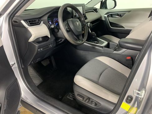 Used 2022 Toyota RAV4 XLE w/ Convenience Package image 30