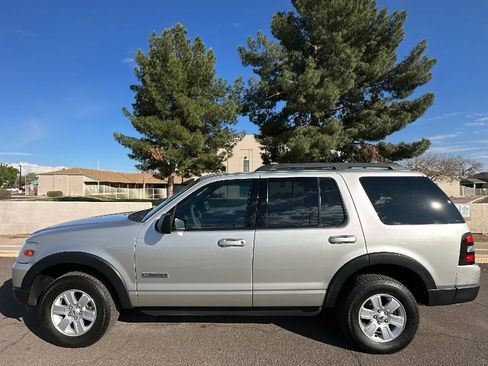 Used 2007 Ford Explorer XLT image 1