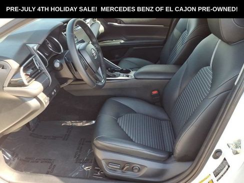 Used 2020 Toyota Camry SE w/ Sunroof Package FWD image 16