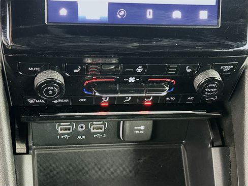 Used 2024 Jeep Grand Cherokee L Laredo image 23