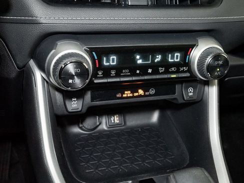Used 2025 Toyota RAV4 XLE AWD/4WD image 17