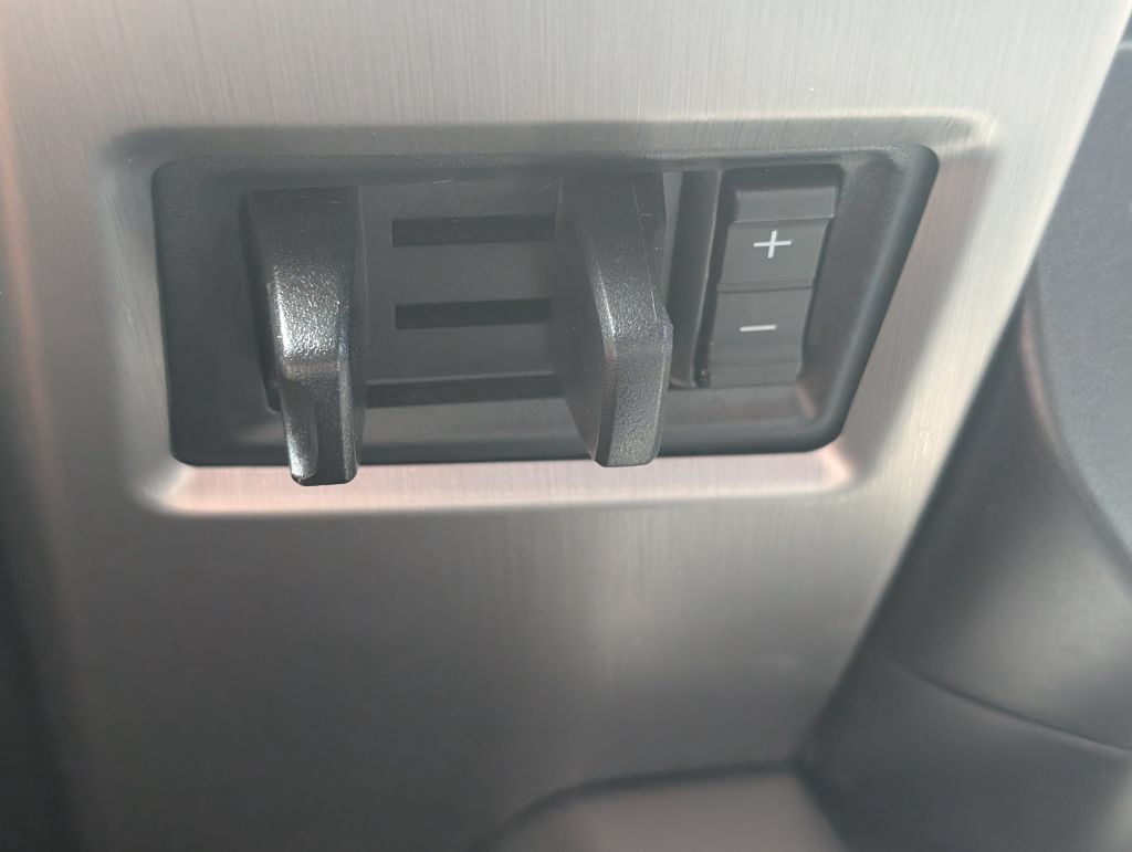 Used 2017 Ford F250 Platinum w/ Platinum Ultimate Package AWD/4WD image 19
