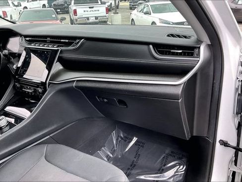 Used 2023 Jeep Grand Cherokee Laredo AWD/4WD image 16