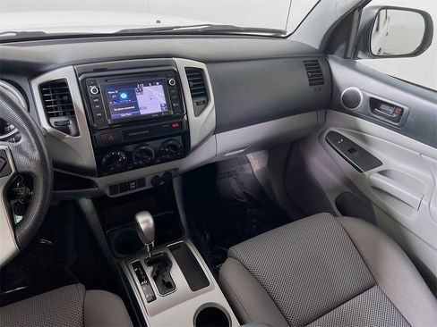 Used 2015 Toyota Tacoma PreRunner image 21