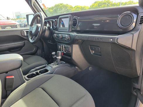 Used 2022 Jeep Wrangler Unlimited Sport AWD/4WD image 18