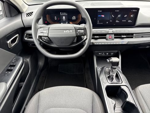 Used 2025 Kia K4 FWD image 12