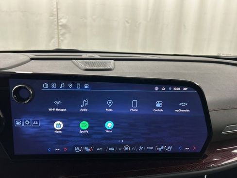 Used 2024 Chevrolet Traverse RS image 14