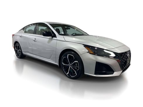Used 2023 Nissan Altima 2.5 SR FWD image 5
