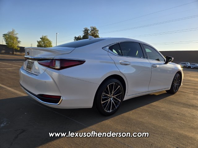 Used 2024 Lexus ES 300h w/ Premium Package FWD image 7