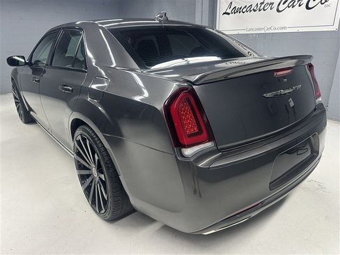 Used 2019 Chrysler 300 Touring w/ Sport Appearance Package RWD image 4