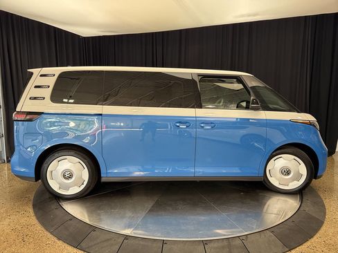 Used 2025 Volkswagen ID. Buzz 1st Edition image 10