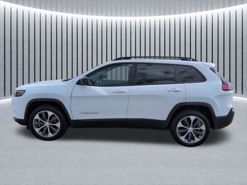Certified 2022 Jeep Cherokee Limited w/ Elite Package AWD/4WD image 17