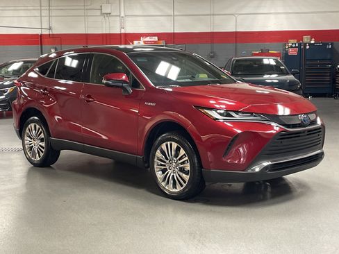 Certified 2021 Toyota Venza Limited w/ Advanced Technology Package image 2