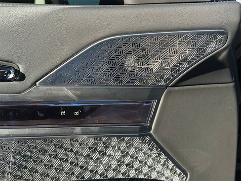 Used 2025 BMW 760i xDrive 760i xDrive image 14