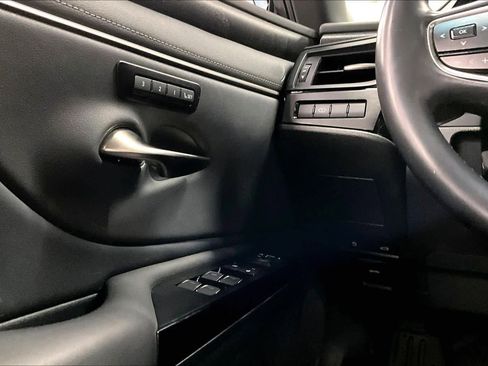 Used 2025 Lexus ES 300h w/ Premium Package image 29