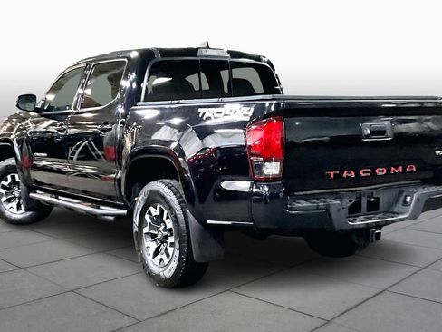 Used 2018 Toyota Tacoma TRD Off-Road w/ Technology Package image 12