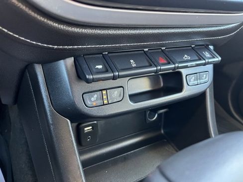 Used 2018 GMC Canyon SLT w/ Driver Alert Package image 19