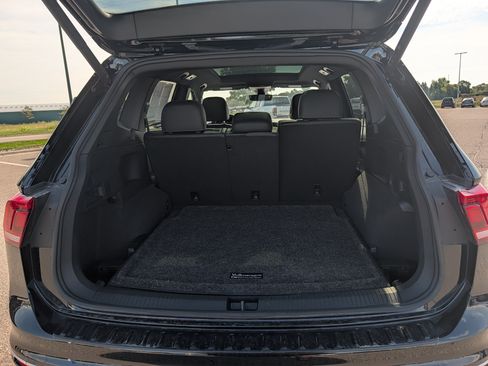 Used 2023 Volkswagen Tiguan SEL R-Line AWD/4WD image 18