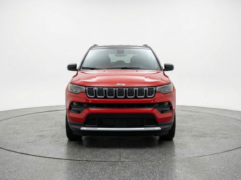 Used 2025 Jeep Compass Limited image 2