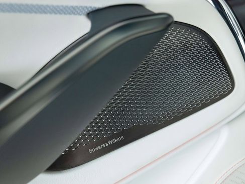 Used 2025 Aston Martin DBX 707 image 23