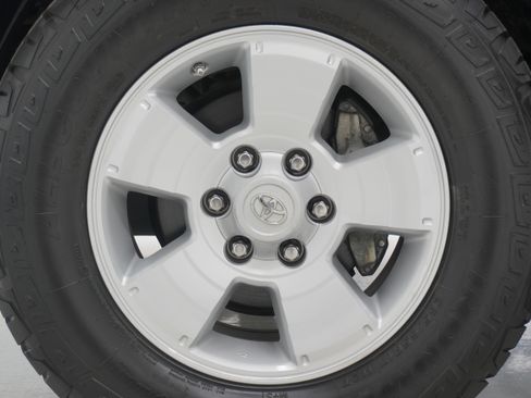 Used 2015 Toyota Tacoma TRD Sport w/ TRD Sport Package image 21