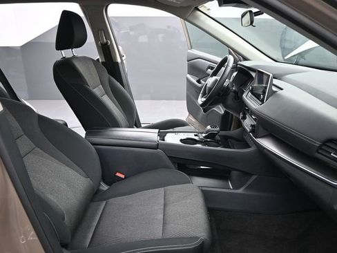 Used 2025 Nissan Rogue SV image 23