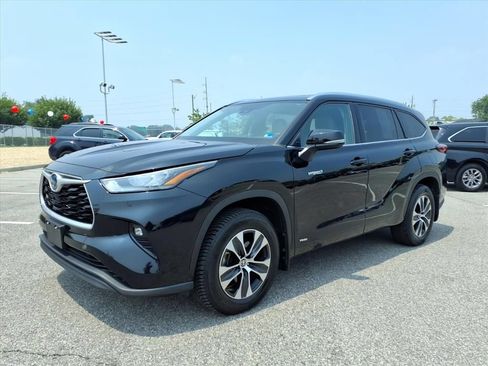 Used 2020 Toyota Highlander XLE AWD/4WD image 9